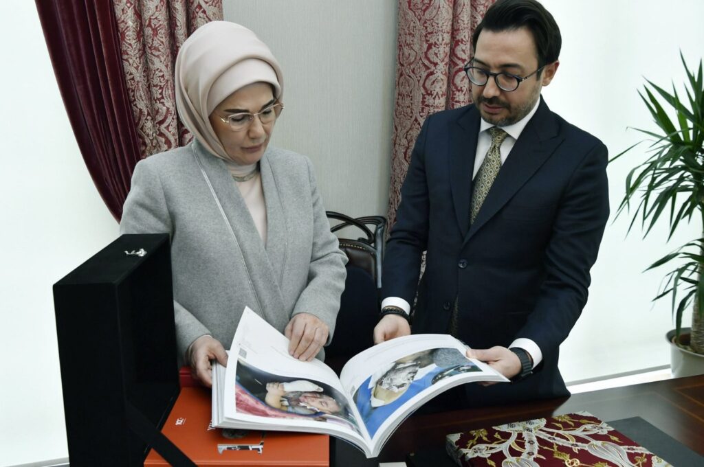 First lady Emine Erdoğan selects photos for the contest with Chairperson and General Manager Serdar Karagöz (R), Ankara, Istanbul, Feb. 22, 2024. (AA Photo)