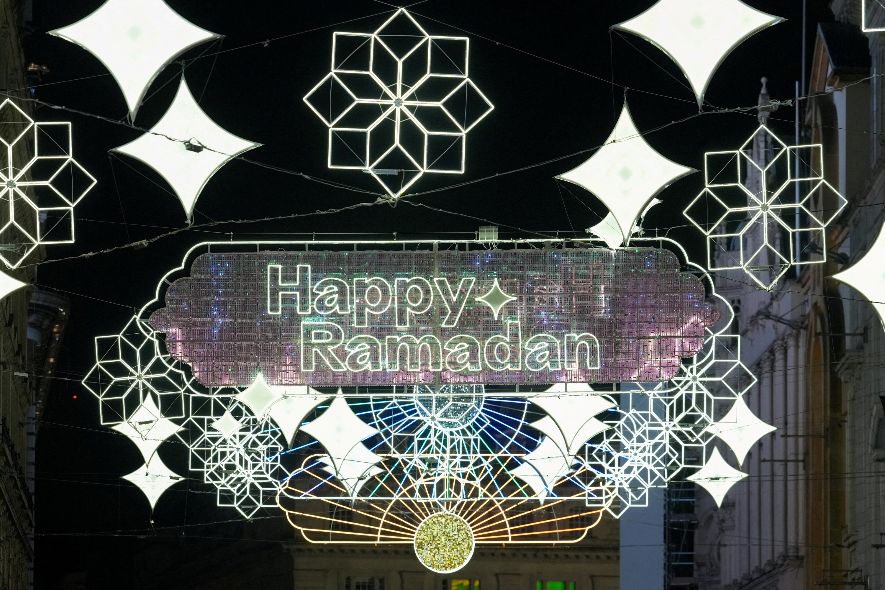 318574 Light displays light up in central London to celebrate the start of Ramadan, London, Britain, March 7, 2024. (Reuters Photo)