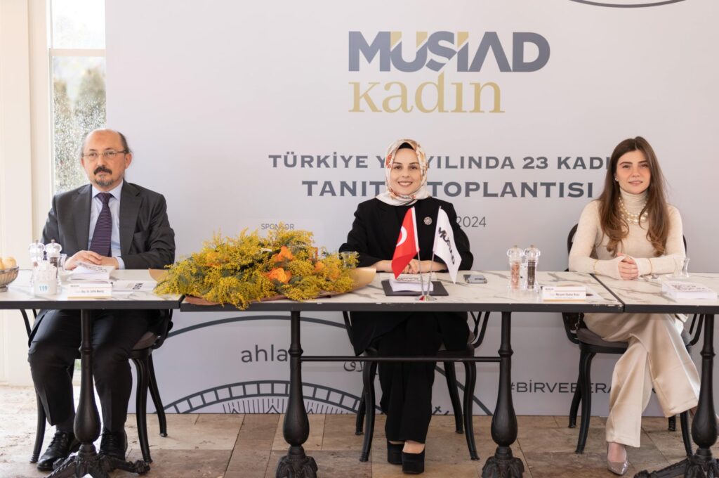 Writer Şefik Memiş (L), the Independent Industrialists' and Businessmen's Association (MÜSIAD) Women's President Meryem Ilbahar Koca (C), Deputy President Esra Kaftancıoğlu (R) introducing the book "23 Women in the Century of Türkiye," narrating the inspiring stories of 23 successful women across various fields. (Courtesy of MÜSIAD)