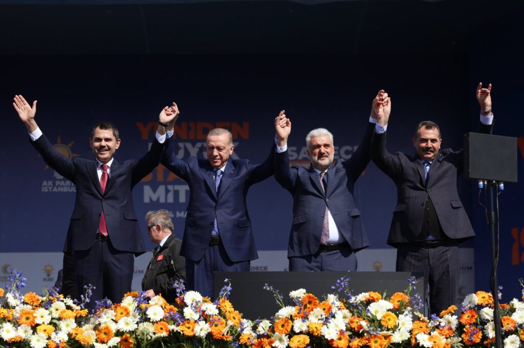 President Recep Tayyip Erdoğan (L-2) greets the crowd with Murat Kurum (L) at the ruling Justice and Development Party's (AK Party) rally in Istanbul, Türkiye, March 24, 2024. (AA Photo)