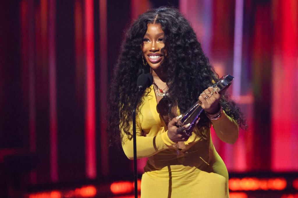 SZA accepts the Song of the Year award for Kill Bill during the iHeartRadio Music Awards at Dolby Theater in Los Angeles, California, U.S., April 1, 2024. (Reuters Photo)