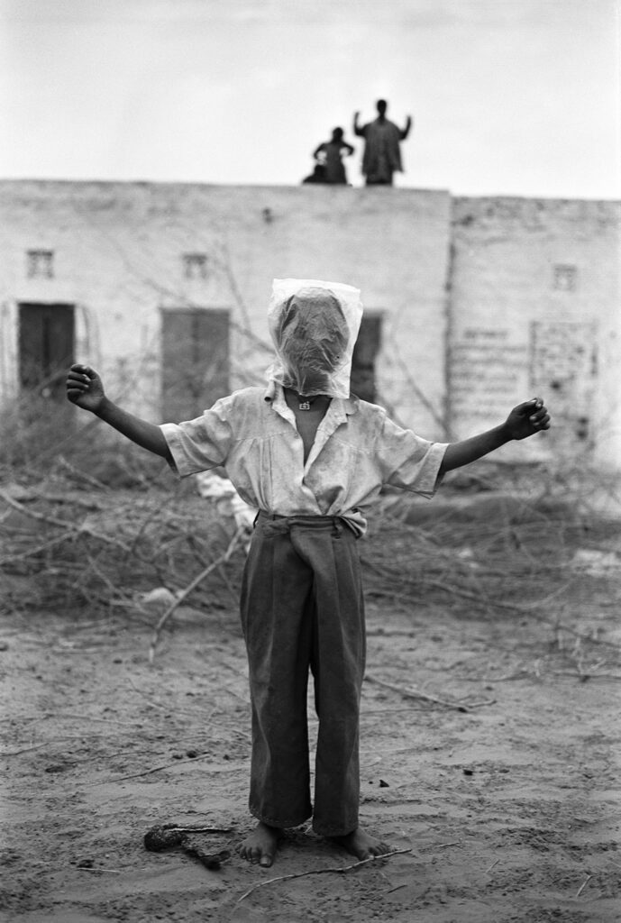 Jogiyon ka Dera, Lunkaransar, 1999-ongoing, from "Notes from the Desert," by Gauri Gill. (Photo courtesy of the artist)
