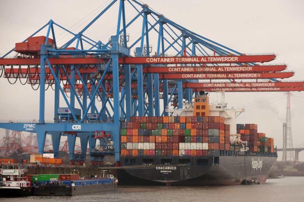 Containers are unloaded from the Hapag-Lloyd container ship Chacabuco at the HHLA Container Terminal Altenwerder on the River Elbe in Hamburg, Germany, March 31, 2023. (Reuters Photo)