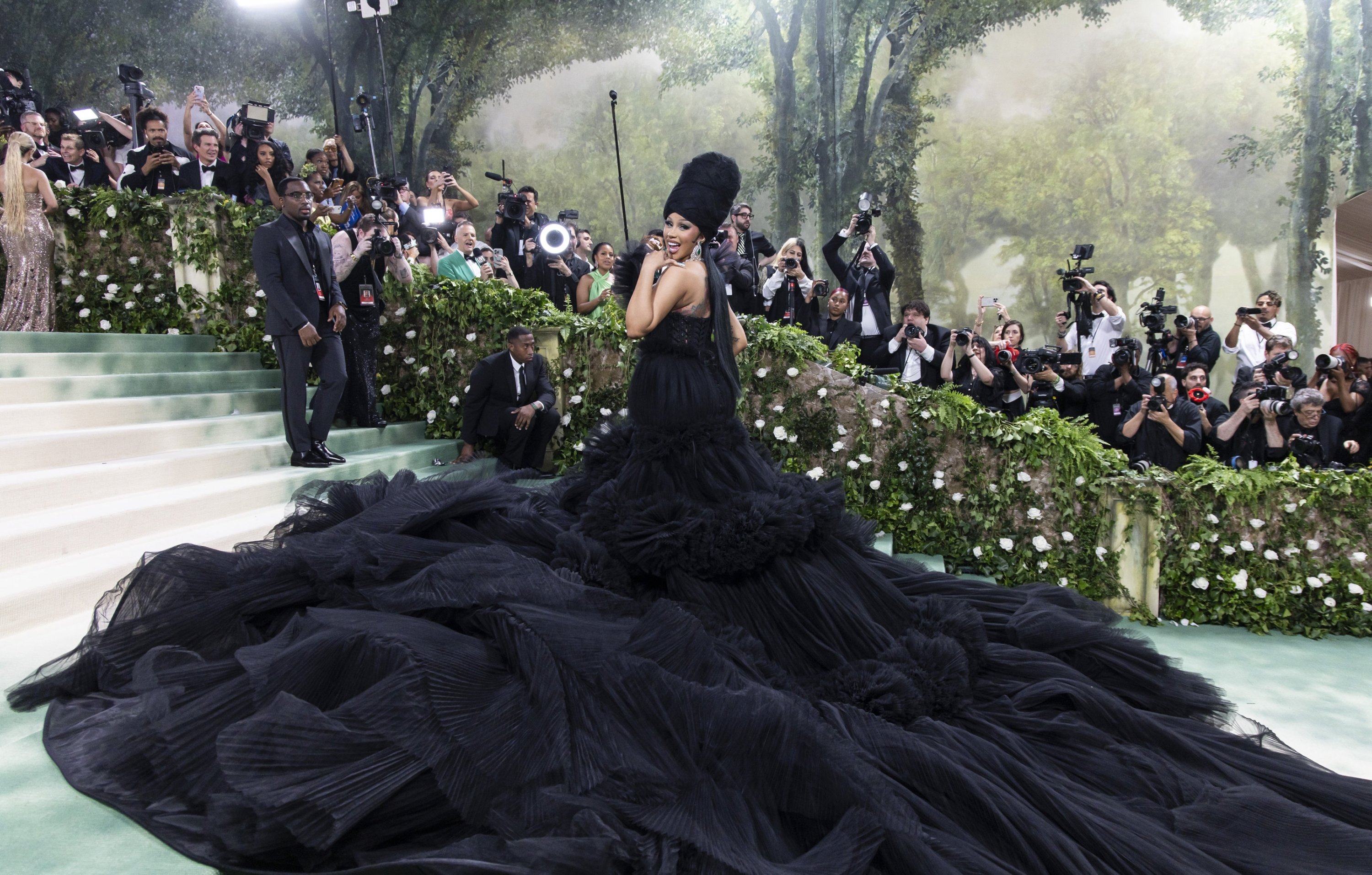 326722 Cardi B., who has the most fun at the Met Gala, struck a pose or three in a statement black gown with a huge tulle train. It was by Windowsen. She paired the look with green jewels and a high black turban, Met Gala, New York, U.S., May 6, 2024. (EPA Photo)
