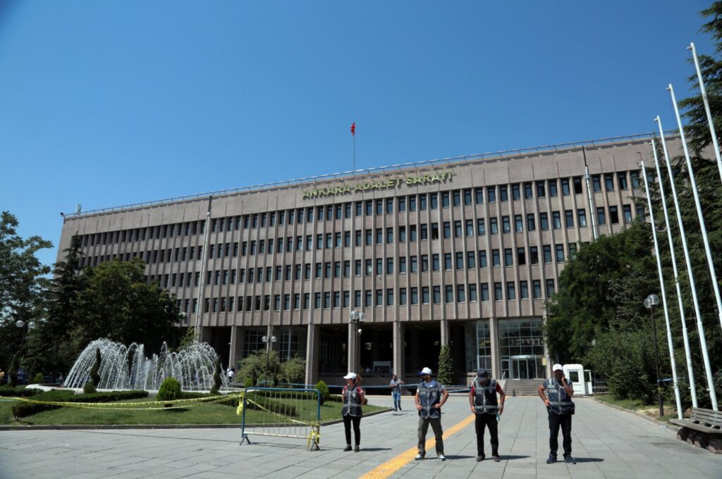 Turkish security officers stand outside the main courthouse in the capital Ankara, Türkiye, July 18, 2016. (AP Photo)