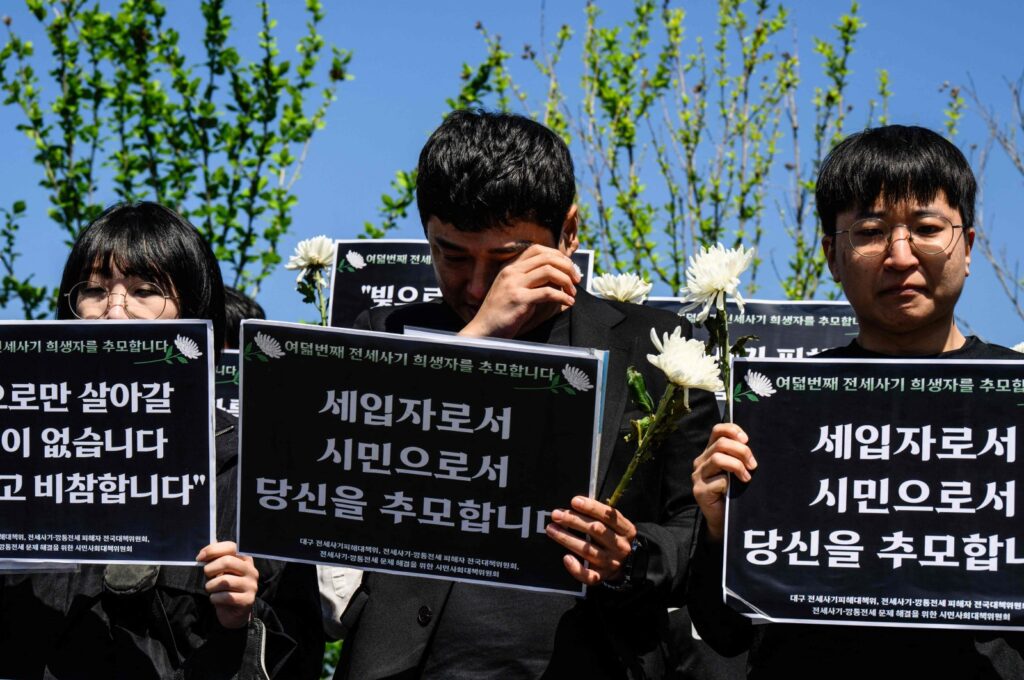 "Jeonse" real estate scam victims react at a rally near the National Assembly, during which signs were held that translate as "I pay tribute to you as a tenant and as a citizen," in tribute to the latest scam victim who killed themself, in Seoul, South Korea, May 8, 2024. (AFP Photo)