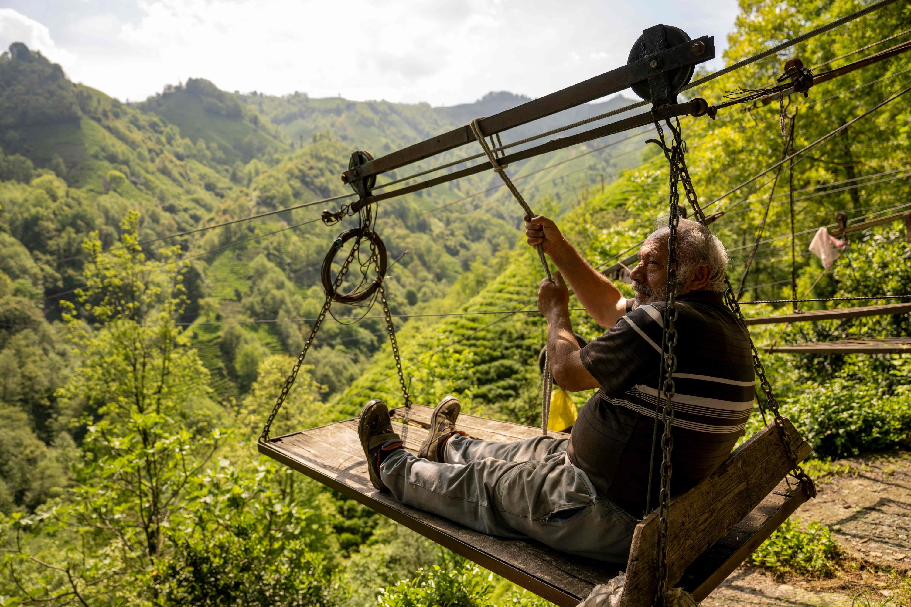 329989 Ismail Kurt shows how the cable cars work in the village of Dağınıksu, in the northeastern province of Rize, Türkiye, May 10, 2024. (AFP Photo)