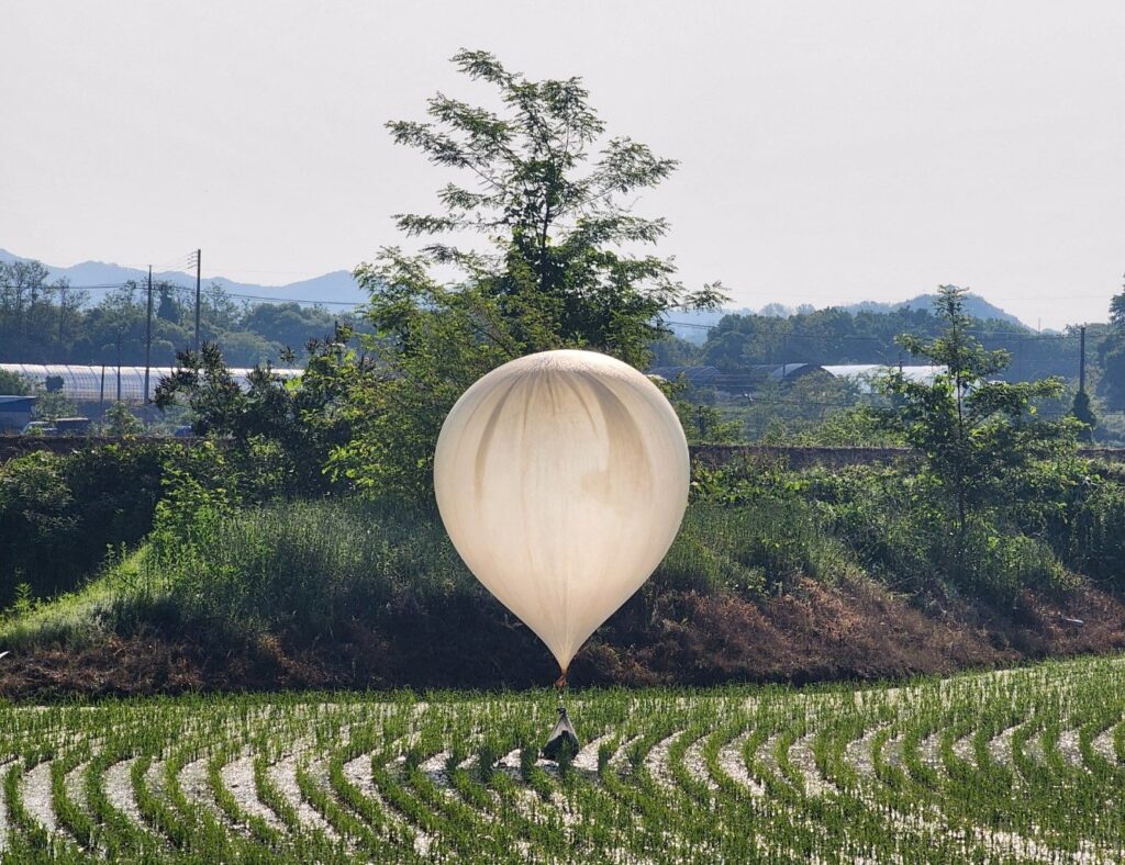 A balloon believed to have been sent by North Korea, carrying trash and excrement, is seen over a rice field at Cheorwon, South Korea, May 29, 2024. (Reuters Photo)