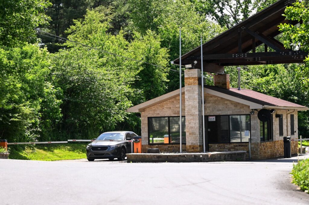 A vehicle is seen coming out of the residence of Fetullah Gülen, the fugitive ringleader of the Gülenist Terrorist Group (FETÖ), Pennsylvania, U.S., May 28, 2024. (AA Photo)