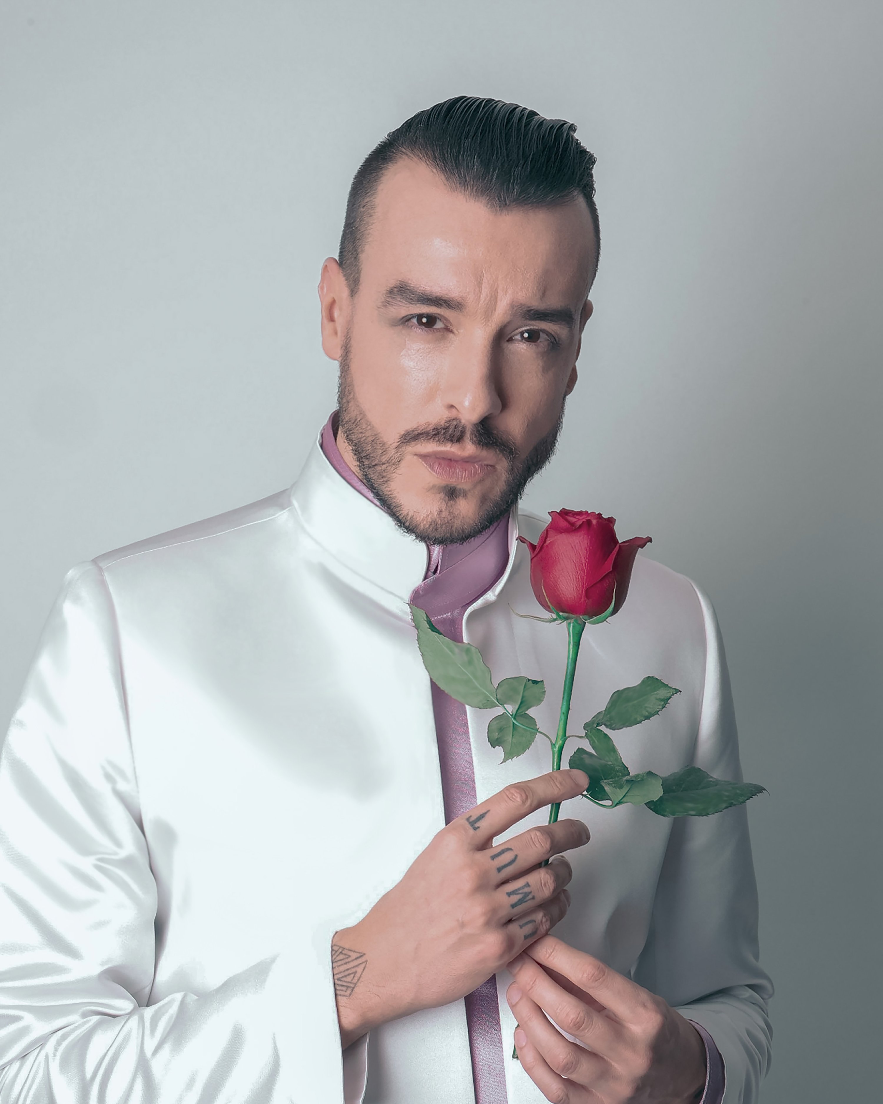 330845 The beloved artist Cem Adrian's eagerly awaited album