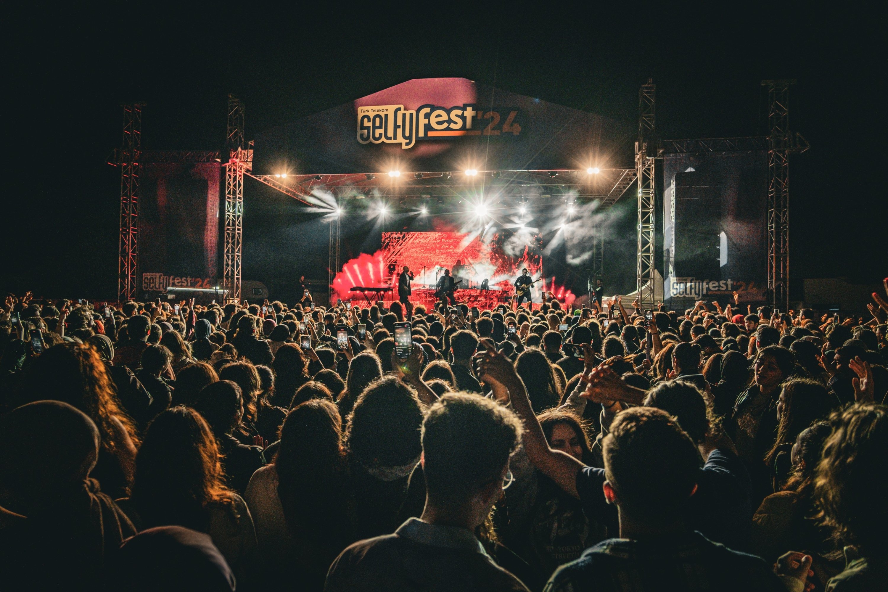 331334 HABER 2 - Selfy has garnered immense popularity among the younger generation, fostering social connections through its Selfy Fest events and concerts. (Courtesy of Türk Telekom)