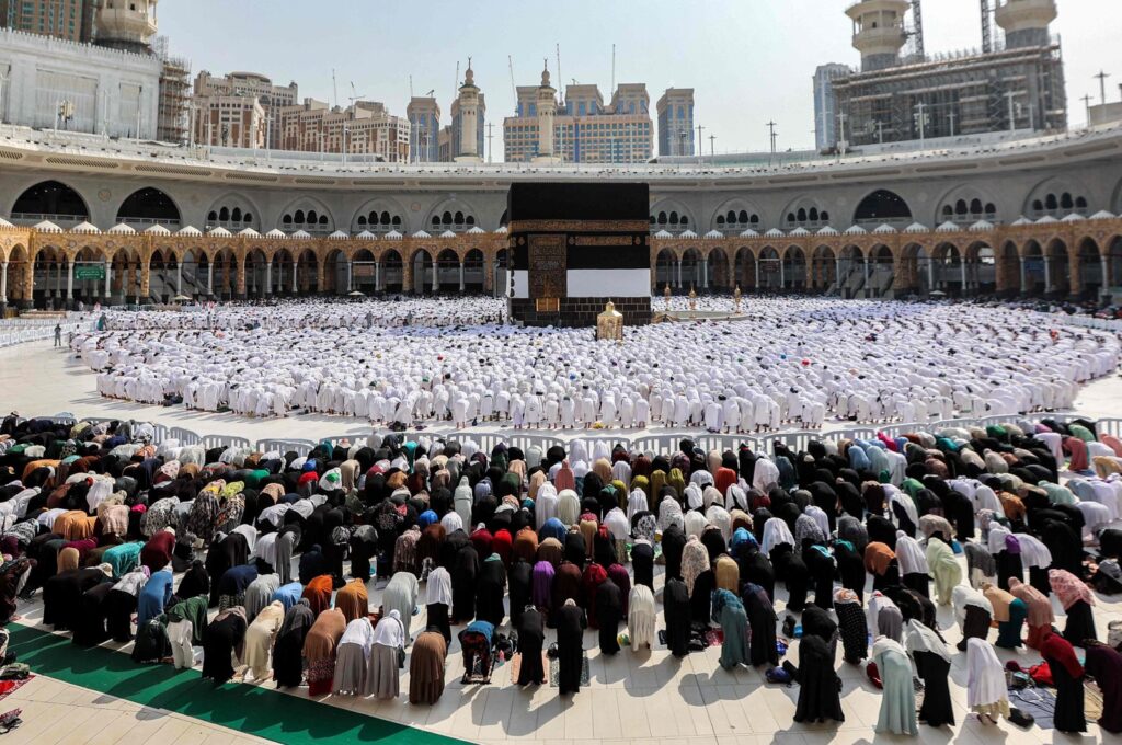 Muslim worshippers pray around the Kaaba, Mecca, Saudi Arabia, June 4, 2024 (AFP Photo)
