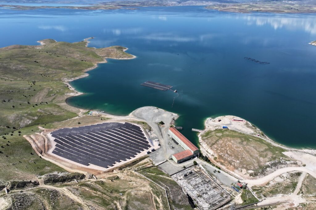 A floating solar power plant is seen in Elazığ, eastern Türkiye, May 28, 2024. (AA Photo)