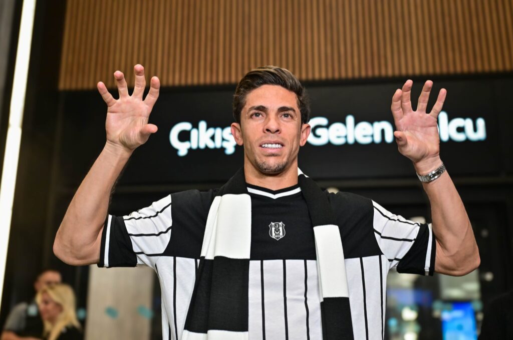 Gabriel Paulista shows off the Beşiktaş's Eagle sign on his arrival at Istanbul Airport, Istanbul, Türkiye, June 13, 2024. (AA Photo)