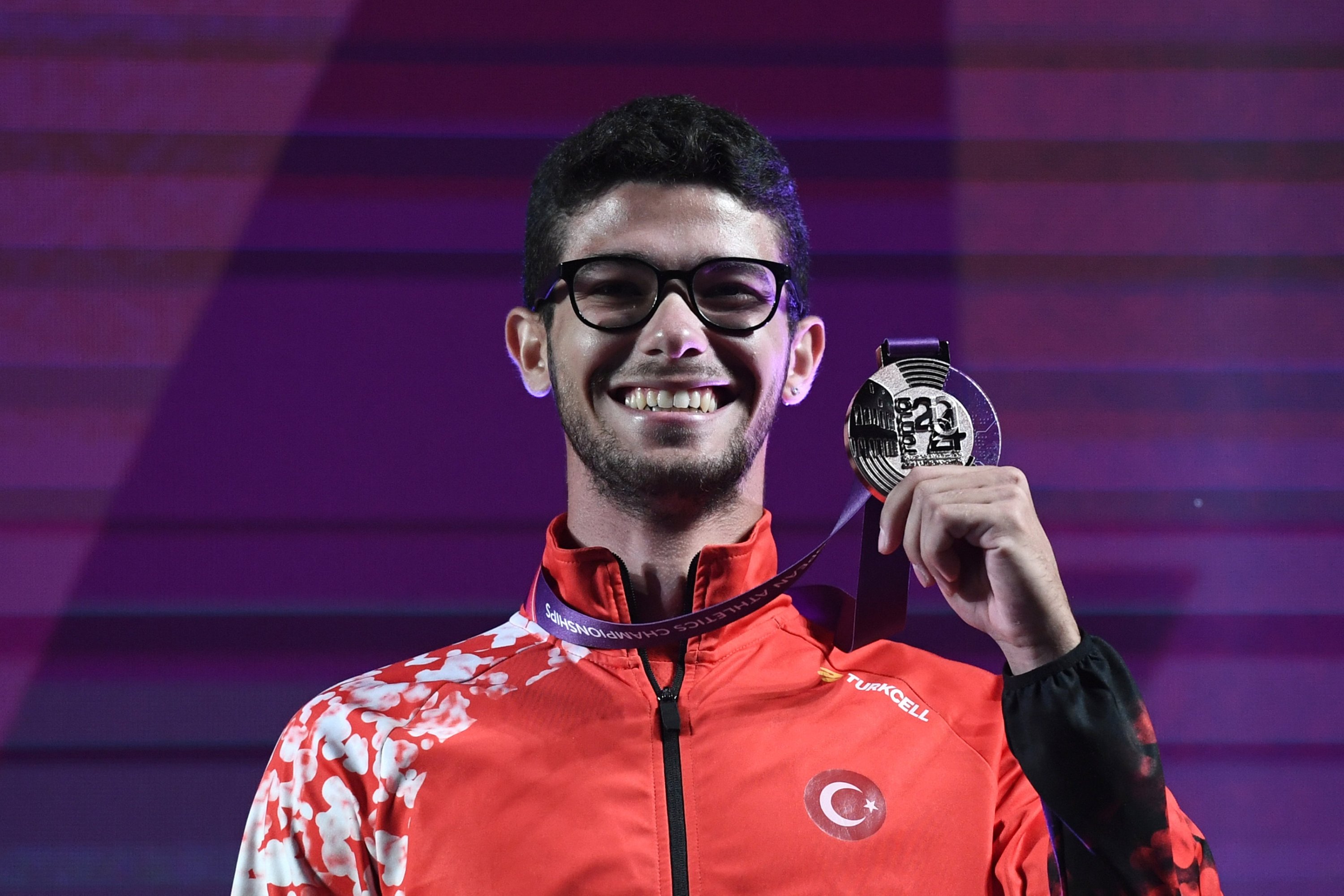332523 Turkish athlete Ersu Şaşma poses with his bronze medal at the 2024 European Athletics Championships, Rome, Italy, June 12, 2024. (AA Photo)