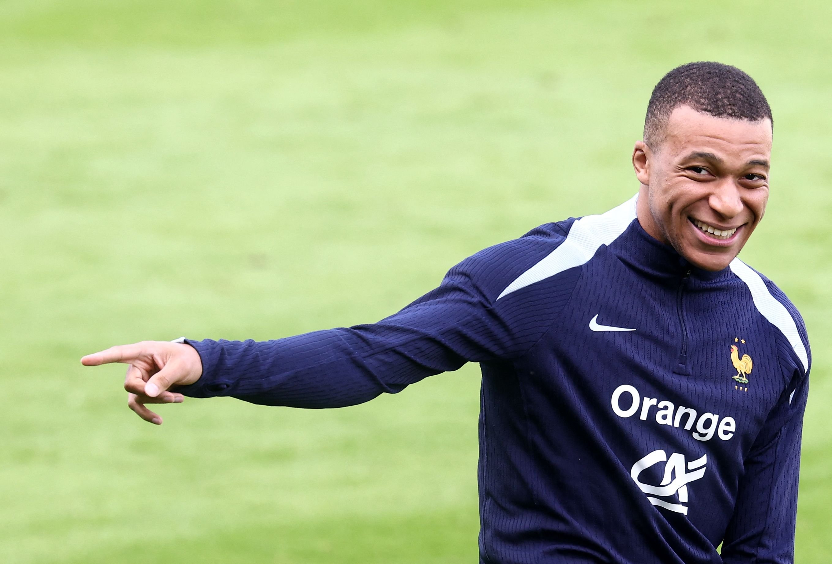 332790 France's Kylian Mbappe gestures at the end of a training session at the Home Deluxe Arena Stadium in Paderborn, Germany, June 13, 2024. (AFP Photo)