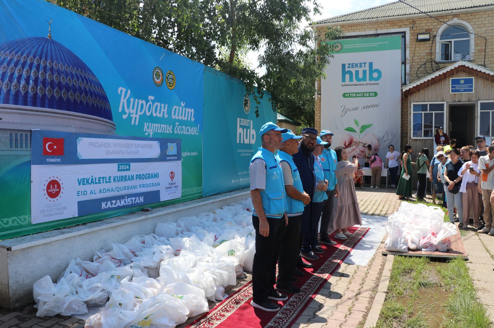 Diyanet staff distributes meat from 100 cattle to needy families, Astana, Kazakhstan, June 16, 2024. (AA Photo)
