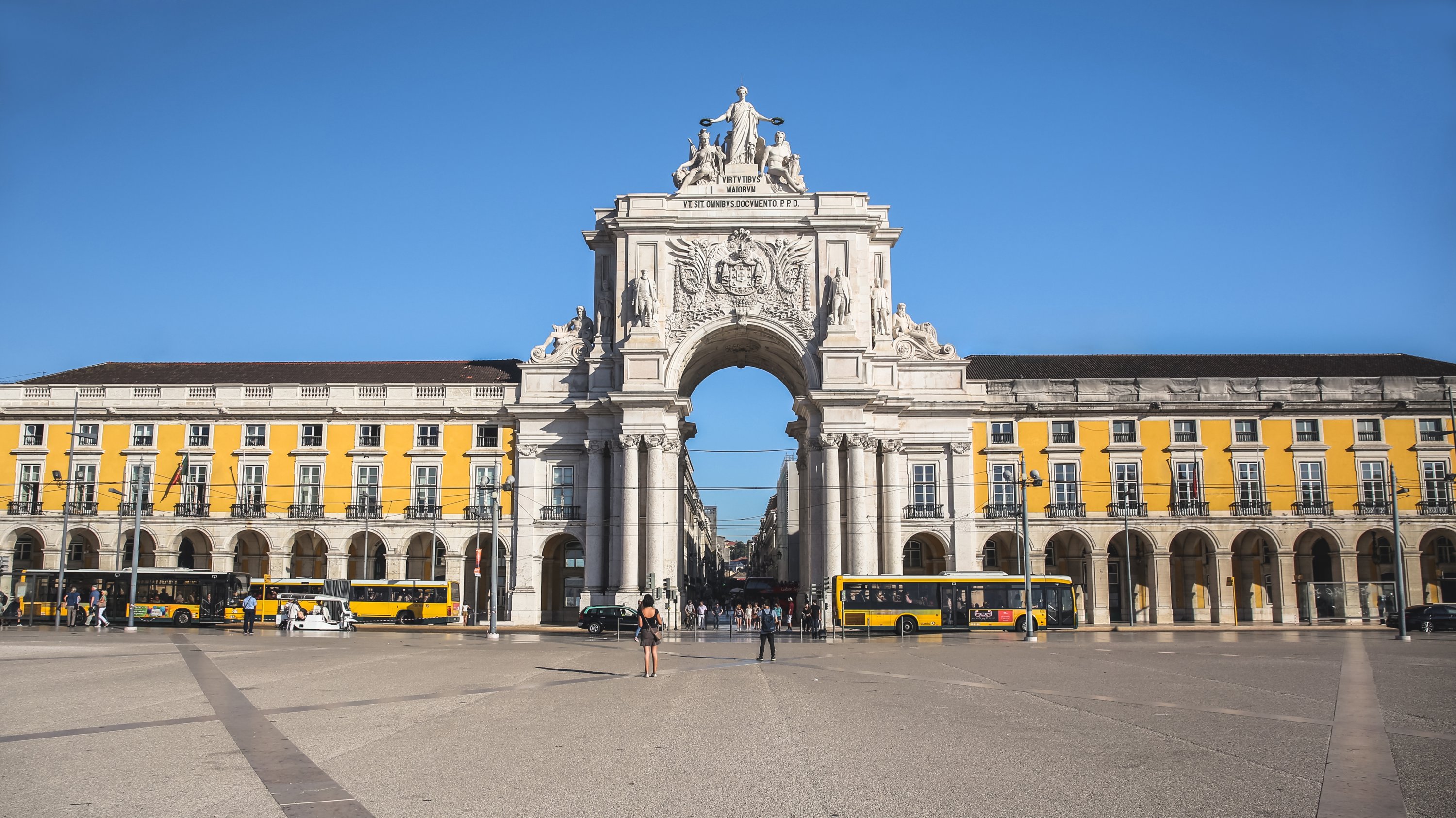 334211 A panoramic view of Praca Do Comercio also known as Commerce Square, with Arco da Rua Augusta as Lisbon city gate, Baixa District, Lisbon, Portugal, Oct. 3, 2017. (Getty Images)