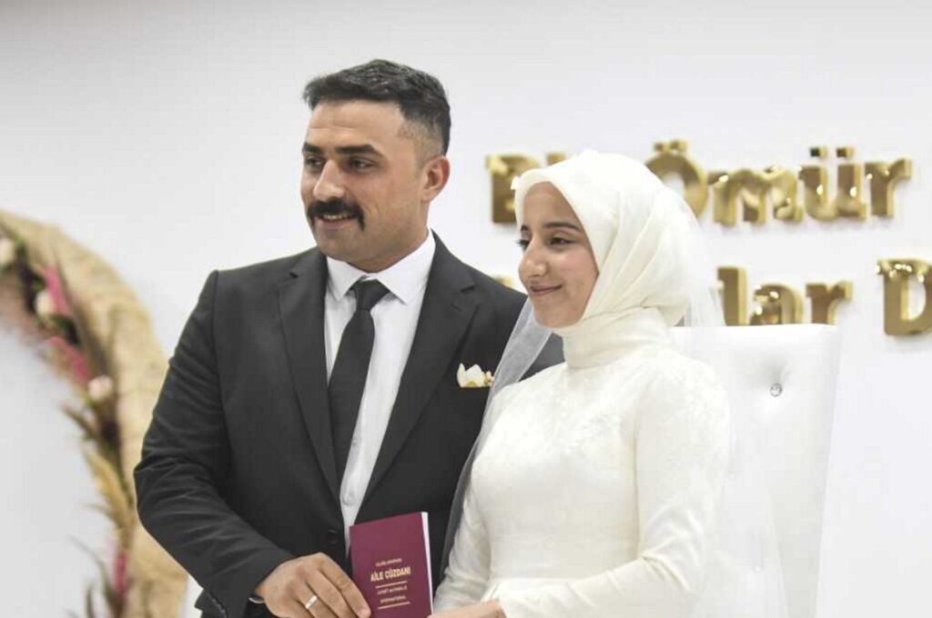 Cebrail Sarsılmaz and Sinem Kaynak, whom he rescued from the rubble of an apartment in Kahramanmaraş, pose for a photo after their wedding, Ankara, Türkiye, June 3, 2024. (AA Photo)