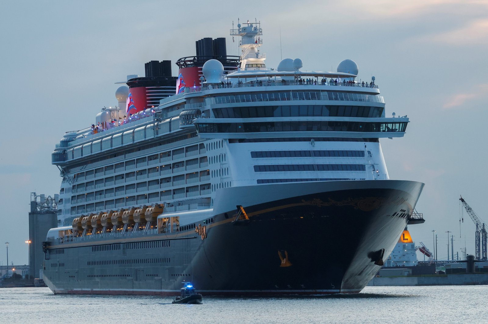 Disney Dream, a Disney Cruise Lines' ship, sails to the Bahamas on the first Disney cruise for paying customers since they were stopped during the coronavirus pandemic, Port Canaveral, Florida, U.S., Aug. 9, 2021. (Reuters Photo)