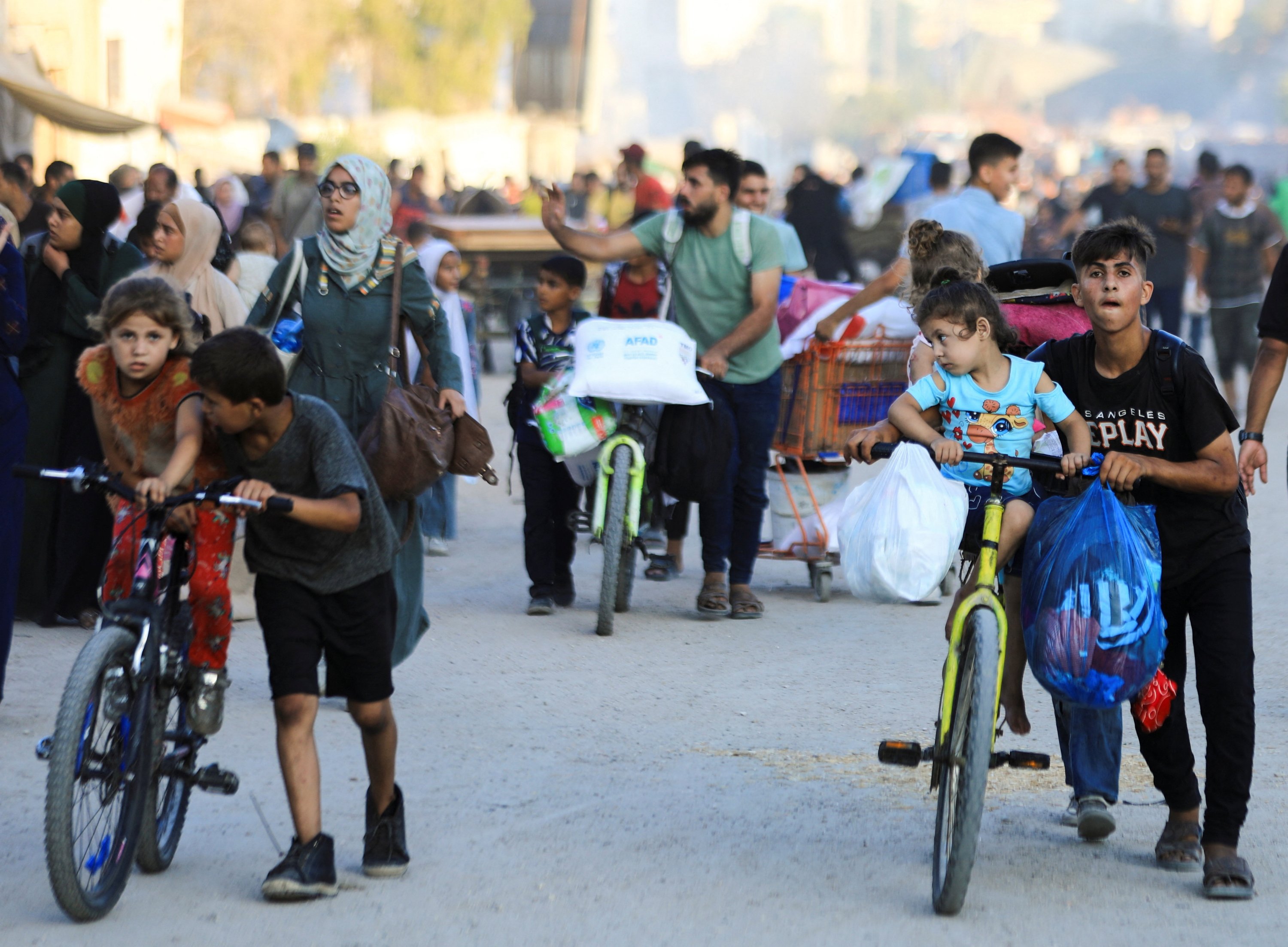 336006 Palestinians, who fled the eastern part of Gaza City after they were ordered by the Israeli army to evacuate their neighborhoods, carry their belongings, Gaza City, Palestine, July 7, 2024. (Reuters Photo)