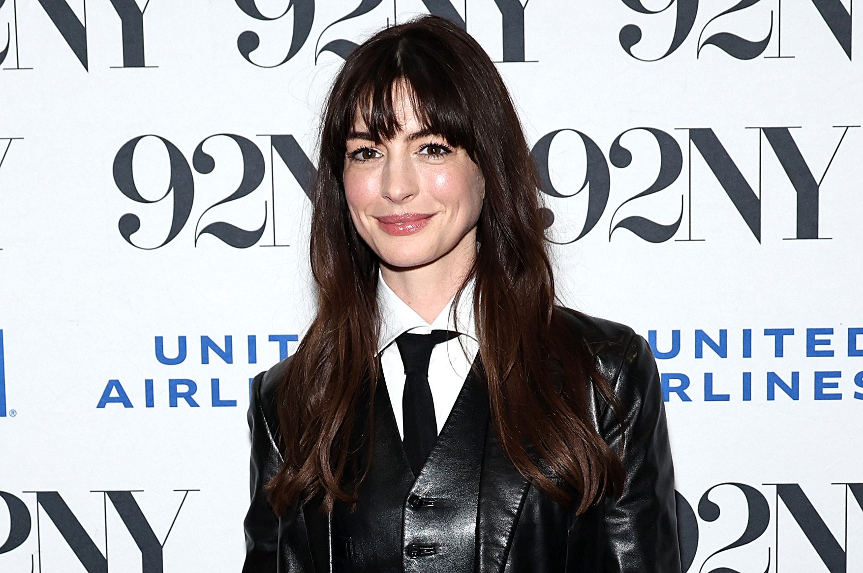 336038 Anne Hathaway attends