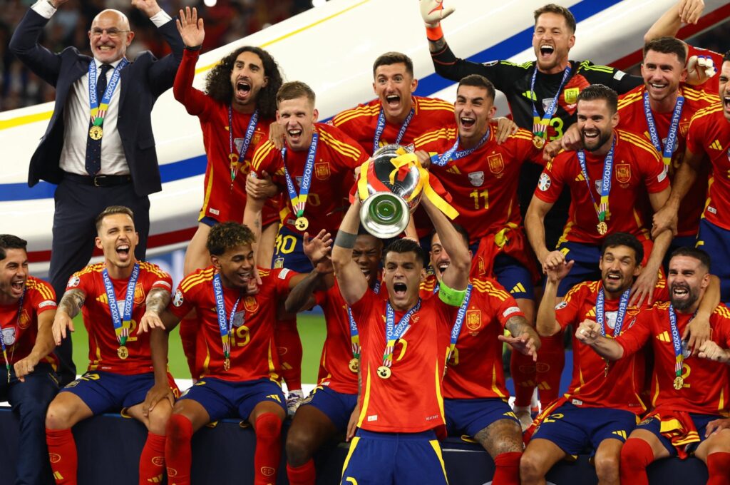 Spain's Alvaro Morata lifts the trophy as they celebrate after victory during the UEFA Euro 2024 final match between Spain and England, Berlin, Germany, July 14, 2024. (Reuters Photo)