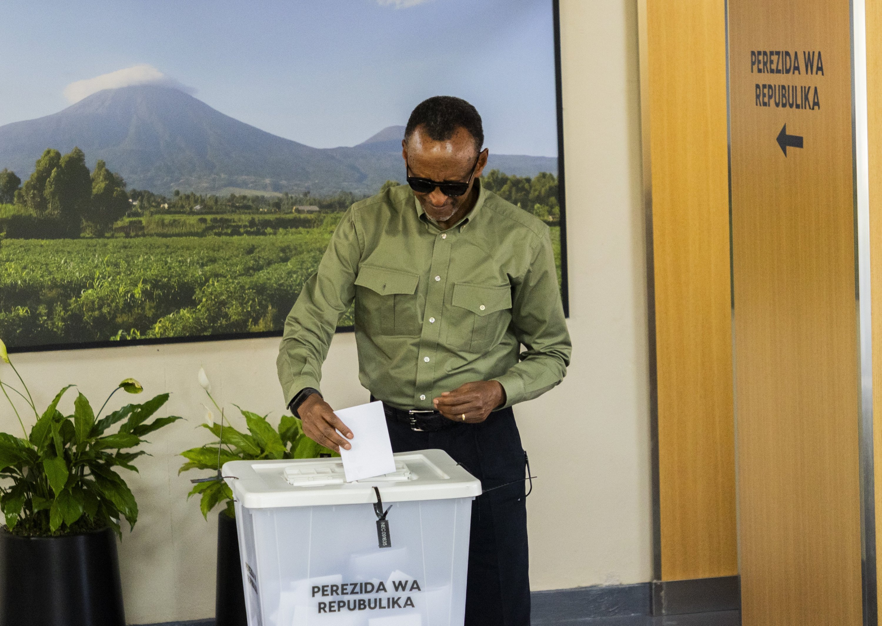 337001 Rwandan President Paul Kagame and his family cast their votes at the SOS Gacuriro school, Kigali, Rwanda, July 15, 2024. (AA Photo)