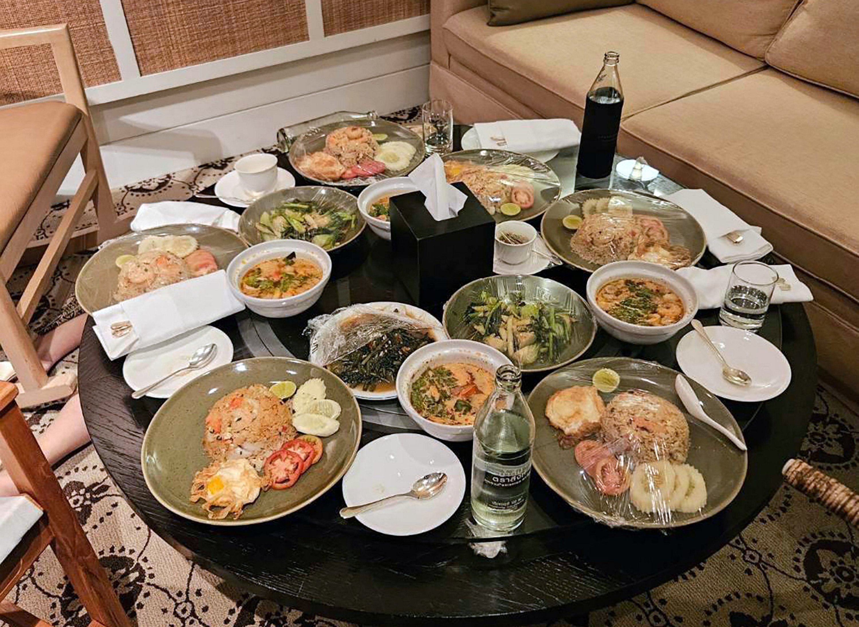 337204 A handout photo made available by the Royal Thai Police shows food on a table inside a hotel room where six people were found dead of poisoning at Grand Hyatt Erawan Hotel, Bangkok, Thailand, July 16, 2024. (EPA Photo)