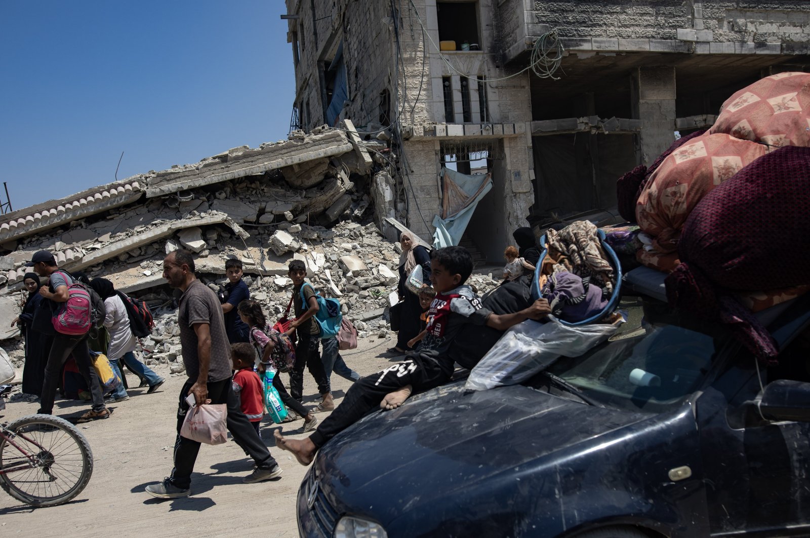 Palestinians flee from Khan Younis after an evacuation order by the Israeli army, southern Gaza Strip, July 22, 2024. (EPA Photo)