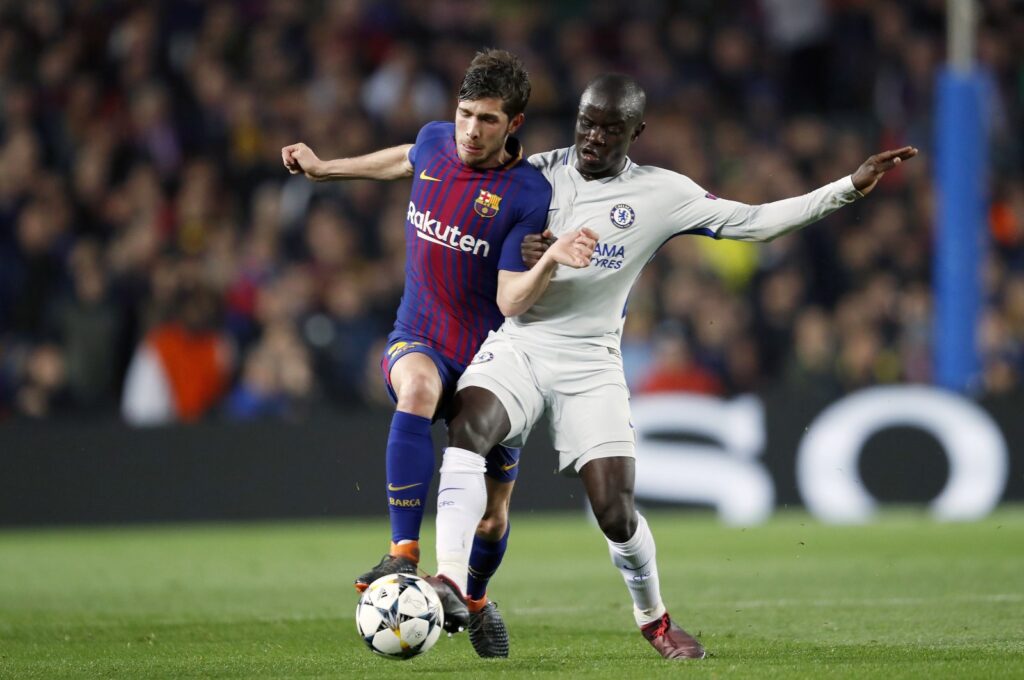 Barcelona's Sergi Roberto (L) and Chelsea's N'Golo Kante during the UEFA Champions League round of 16 match at the Camp Nou stadium, Barcelona, Spain, March 14, 2018. (Getty Images Photo)
