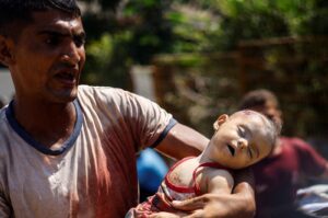 A Palestinian man reacts while holding the body of his child killed in Israeli strikes, at Nasser hospital, in Khan Younis in the southern Gaza Strip July 22, 2024. (Reuters Photo)
