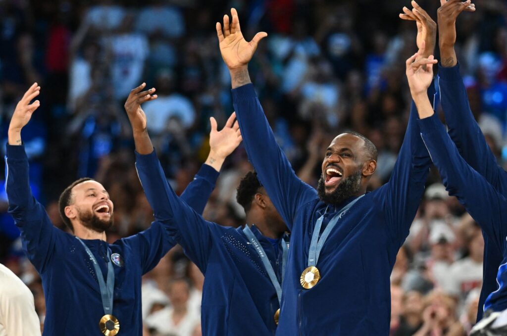 Gold medallists USA's Stephen Curry (L) and LeBron James celebrate beating France, in Paris, France, Aug. 10, 2024. (AFP Photo)