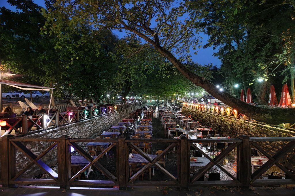 This photo showcases Creekside Tea Garden, located by the river, Misi, Bursa. (Photo Courtesy of Go to Bursa)