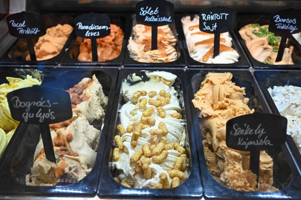 The ice creams are on display at "Roberto Confectionary" pastry shop, Tatabanya, north-western Hungary, Aug. 14, 2024. (AFP Photo)