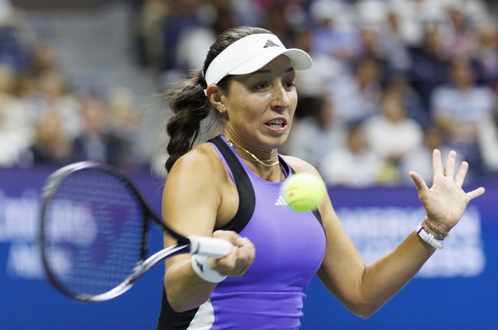 US' Jessica Pegula returns the ball to Czechia's Karolina Muchova during their semifinal match of the US Open Tennis Championships at the USTA Billie Jean King National Tennis Center, Flushing Meadows, New York, U.S., Sept. 5, 2024. (EPA Photo)