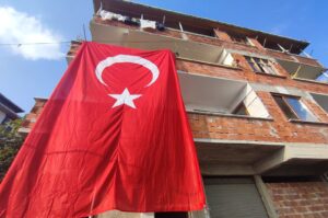 A Turkish flag hangs from the balcony of Ömer Fatih Ayar's family home after Ayar was killed in clashes with PKK terrorists, northeastern Trabzon province, Türkiye, Sept. 9, 2024. (DHA Photo)