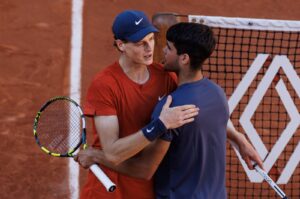 Spain's Carlos Alcaraz (R) shakes hands with Italy's Jannik Sinner after beating him in the semifinal of the men's singles at Roland Garros, Paris, France, June 7, 2024. (Getty Images Photo)