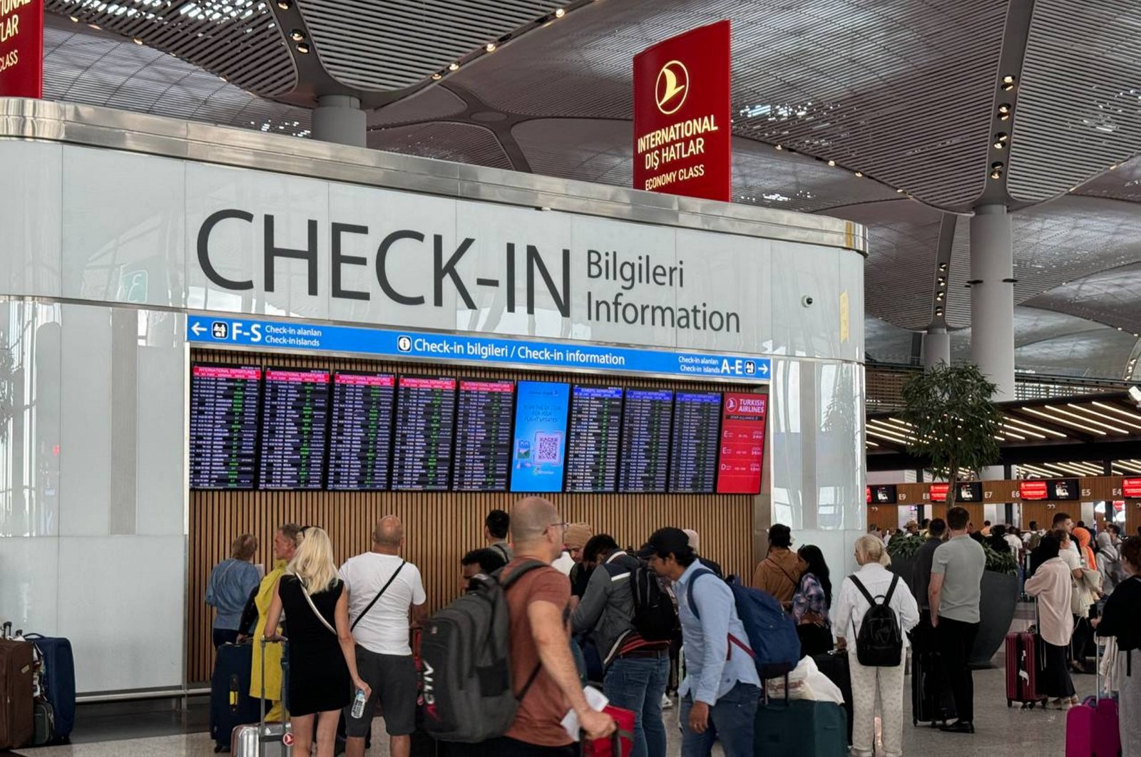 People are photographed close to the check-in area at Istanbul Airport, Istanbul, Türkiye, Sept. 8, 2024. (AA Photo)
