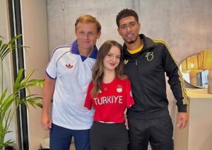 Turkish swimmer Sümeyye Boyacı (C) poses for a photo with Jude Bellingham (R) at a sportswear brand event, Herzogenaurach, Germany, Sept. 11, 2024. (Sümeyye Boyacı on Instagram)