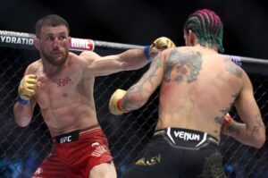 Georgia's Merab Dvalishvili (L) fights U.S.' Sean O’Malley for the bantamweight title during UFC 306, Las Vegas, Nevada, Sept. 14, 2024. (AFP Photo)
