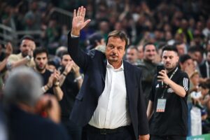 Head coach Ergin Ataman of Panathinaikos Athens waves during the Euroleague, Playoff D, Game 5, match between Panathinaikos Athens and Maccabi Playtika Tel Aviv at Oaka Altion, Athens, Greece, May 7, 2024. (Getty Images Photo)