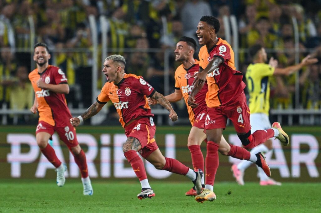 Galatasaray's Lucas Toreira (2nd L) celebrates with his teammates after a goal against Fenerbahçe, Istanbul, Türkiye, Sept. 21, 2024. (AFP Photo)
