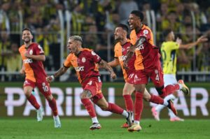 Galatasaray's Lucas Toreira (2nd L) celebrates with his teammates after a goal against Fenerbahçe, Istanbul, Türkiye, Sept. 21, 2024. (AFP Photo)
