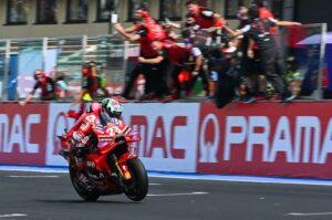 Ducati Lenovo Team's Italian rider Enea Bastianini crosses the finish line and celebrates as he wins the MotoGP Emilia-Romagna Grand Prix, Misano Adriatico, Italy, Sept. 22, 2024. (AFP Photo)