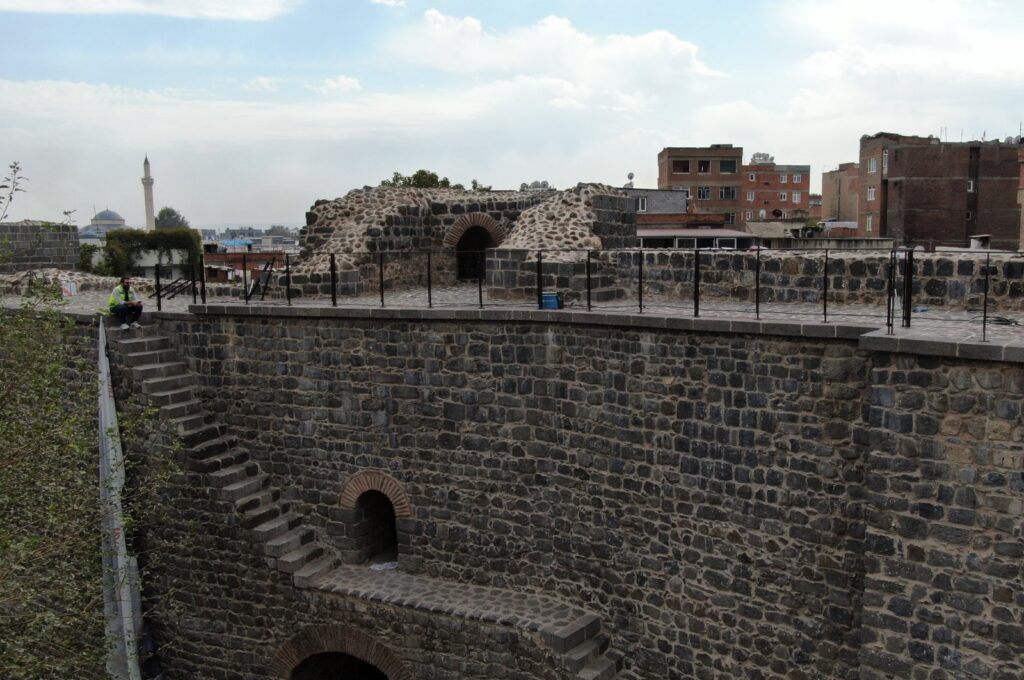 The Diyarbakır Walls feature new railings for visitor safety, Diyarbakır, Türkiye, Oct. 10, 2024. (IHA Photo)