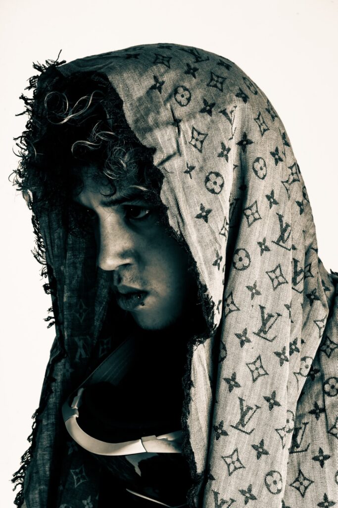 Turkish rap artist Reckol, known for consistently delivering exceptional performances and music, has returned with his highly anticipated new single, "Kime Göre Neye Göre." (Courtesy of Reckol)