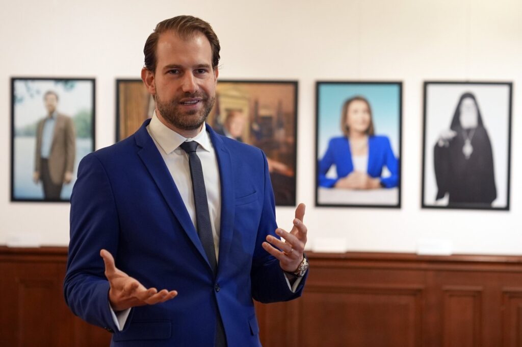 Photographer Pari Dukovic addresses journalists during the opening of his first solo exhibition in Türkiye, titled "From Istanbul to New York: A Photographer's Journey," Istanbul, Türkiye, Sept. 25, 2024. (AA Photo)