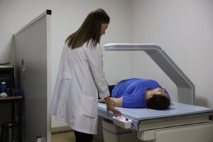 A woman undergoes an X-ray for a breast cancer screening, Ataşehir, Türkiye, on Oct. 22, 2024. (IHA Photo)