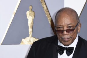 Quincy Jones arrives for the 88th annual Academy Awards ceremony at the Dolby Theatre in Hollywood, California, U.S., Febr. 28, 2016. (EPA Photo)